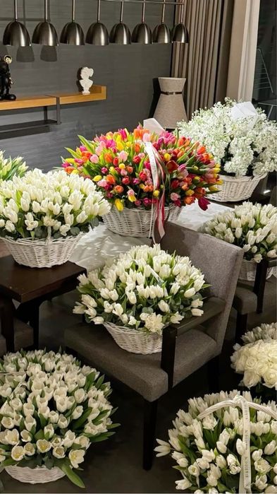 Тюльпаны в корзине