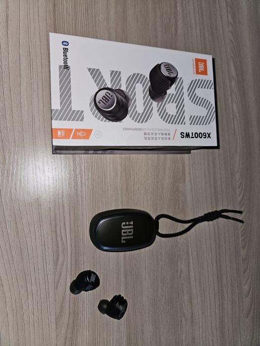 Беспроводные наушники JBL