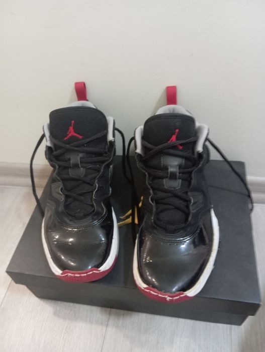 обувки Air Jordan stay loyal 3