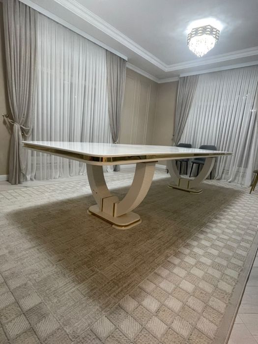 Стол для гостиной