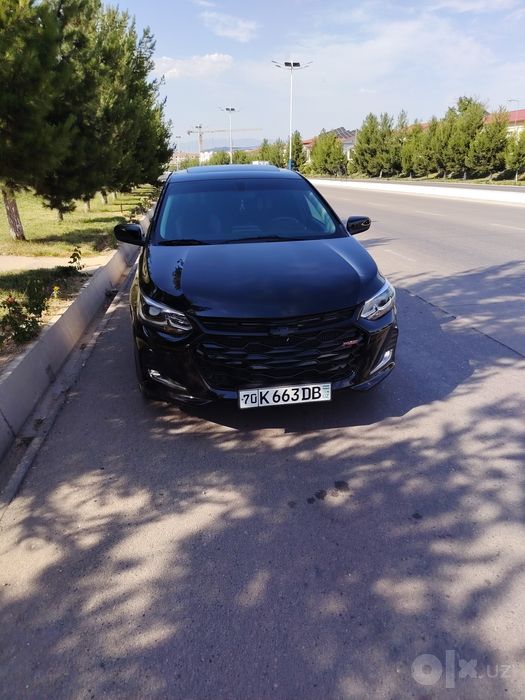 Moshina minishga tayyor uydan ishga qatnagan Moshina