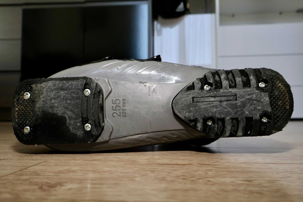 Детски ски обувки Rossignol.