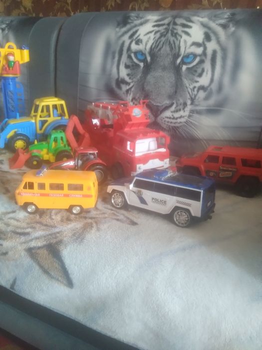 Игрушки для мальчиков. Машины.