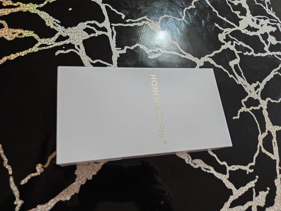 Vand honor 400 pro nou