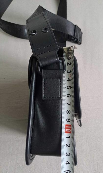 Малка лачена чанта DNKY