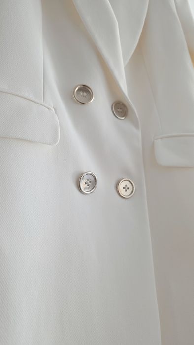 Елегантен бял блейзър Zara