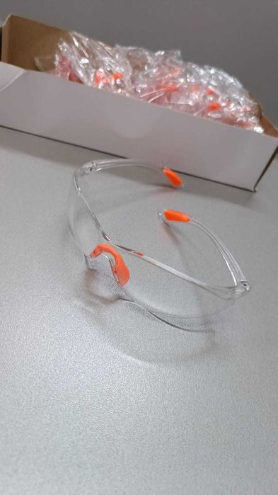 Очки защитные  светлые