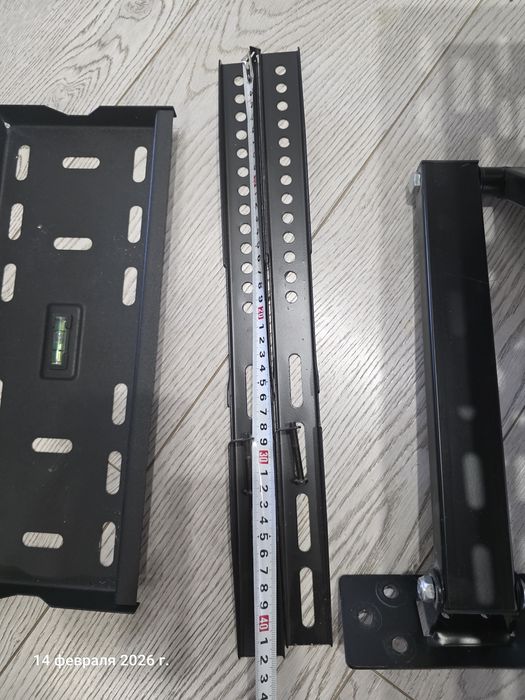 Продаётся металлический кронштейн для ТВ.