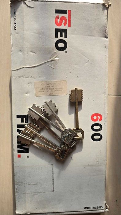 врата за баня с каса и дръжка 92.5 х 200 см, сек. брава с 5 ключа