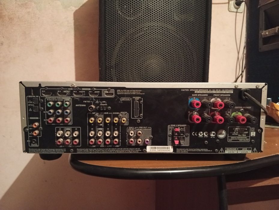 Vând stați și boxa