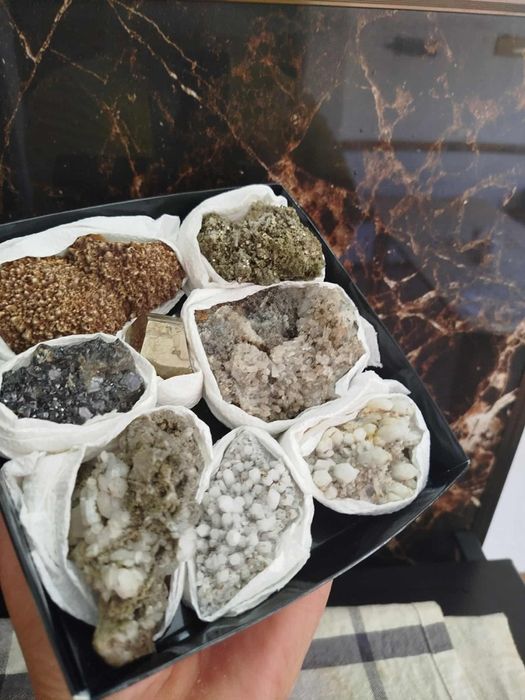 Различни видове минерали