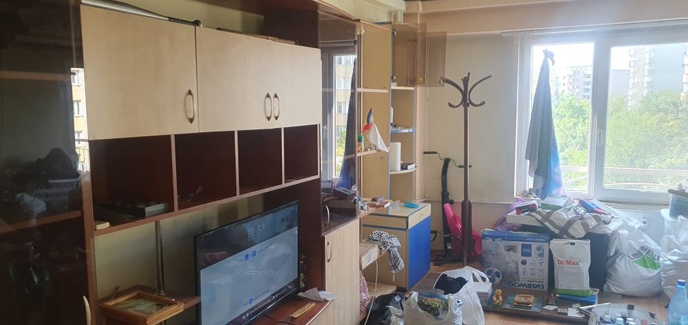 Vând seturi complete mobilier ,, unele deteriorate mai mult ,, altele în stare bună și f buna