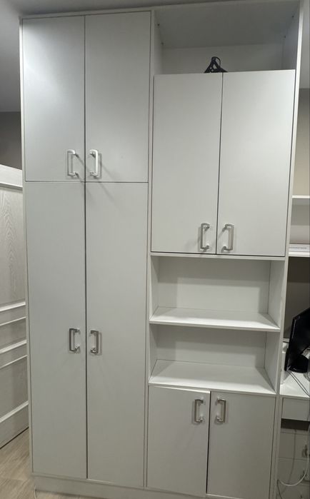 Шкаф, компьютерный стол, полка, кровать,