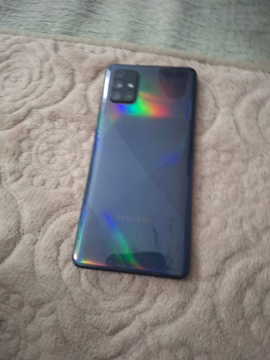 Продам Samsung A71 в хорошем состоянии