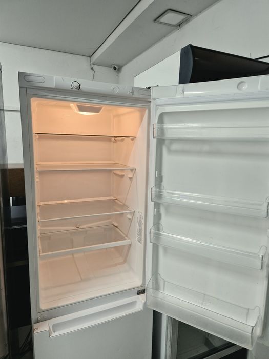 Продам холодильник Indesit