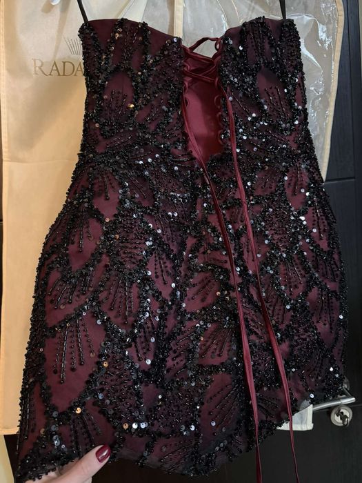 Официална къса рокля RADAPOLA