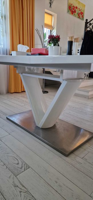 Луксозна Tрапезна Разтегателна Маса и 6 дизайнерски стола