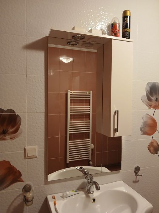 Ghiuveta+ dulap cu oglinda de baie