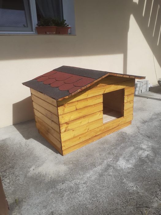 Cușcă din lemn pentru câini  – 115×83×75 cm – 600 lei negociabil