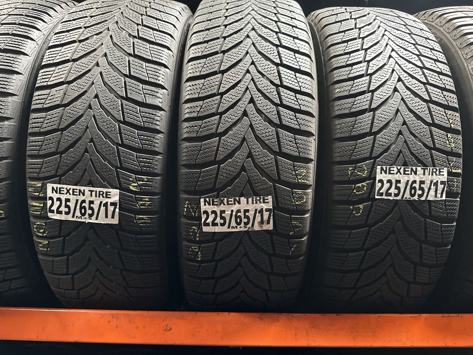 225/65/17 Nexen M+S.