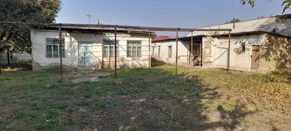 Ховли сотилади эскирок уйи гаражи бн