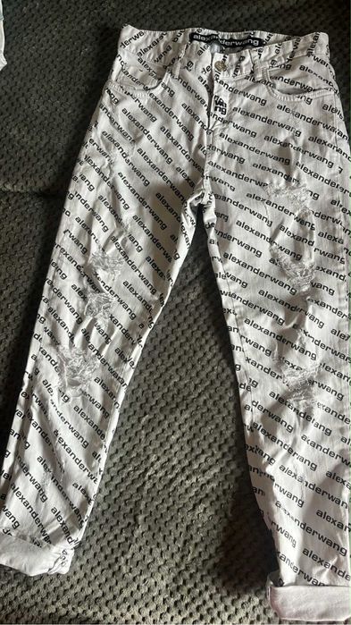 Разчистване на гардероб-елеци якета и др.