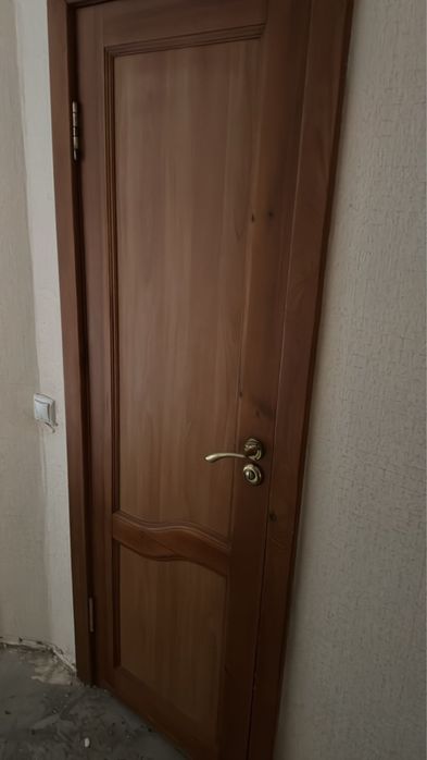 Двери из натурального дерева