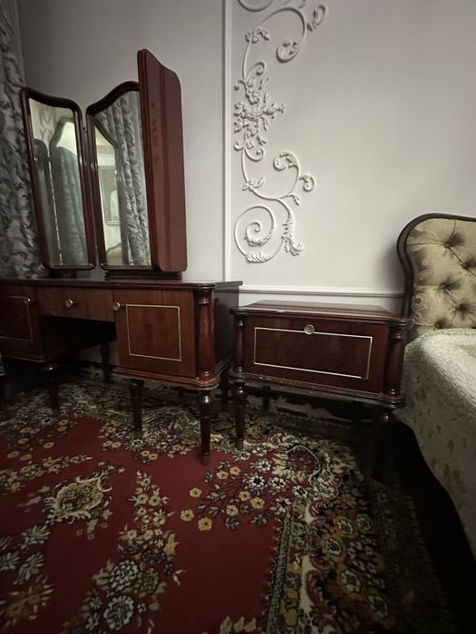 Кровать и шкаф