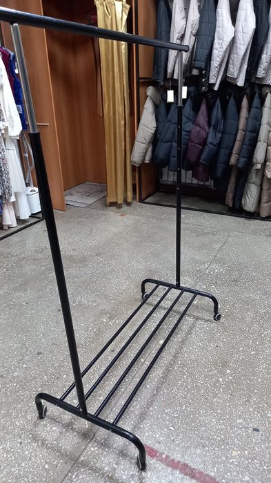 Стойка для одежды на колесиках