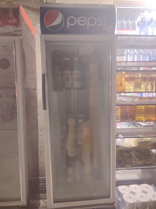 Muzlatgichlar ( Vitrinalar ) sotiladi !