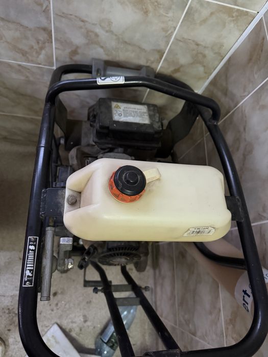 Compactor pe benzina