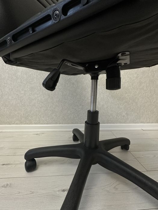 Продаю Офисное кресло Б/У