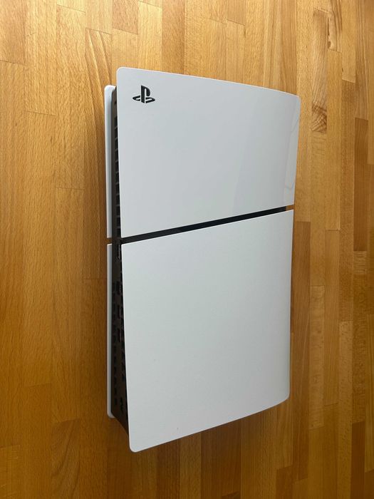 PlayStation 5 Slim Digital Edition 1TB (D-Chassis) – Garanție Altex, Ca Nou