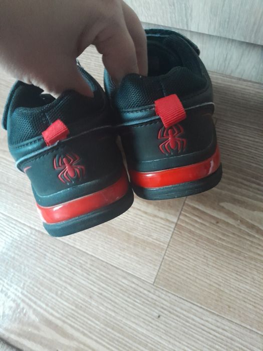 Детски светещи маратонки