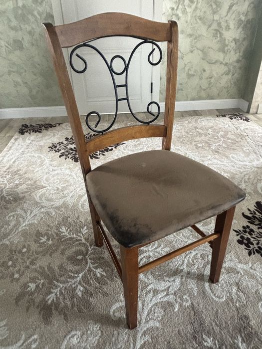 Стулья состояние приемлимое