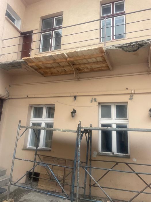 Servicii complete, de la demolare până la finisaj.