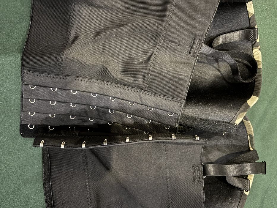 Ефектни корсет и бюстие размер C 80