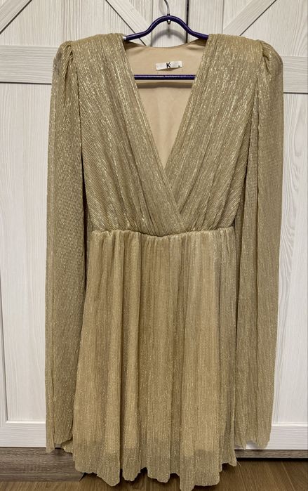 Золотистое платье