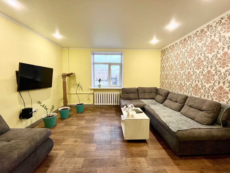 3-комнатная квартира по Республике рядом с гостиницей ][