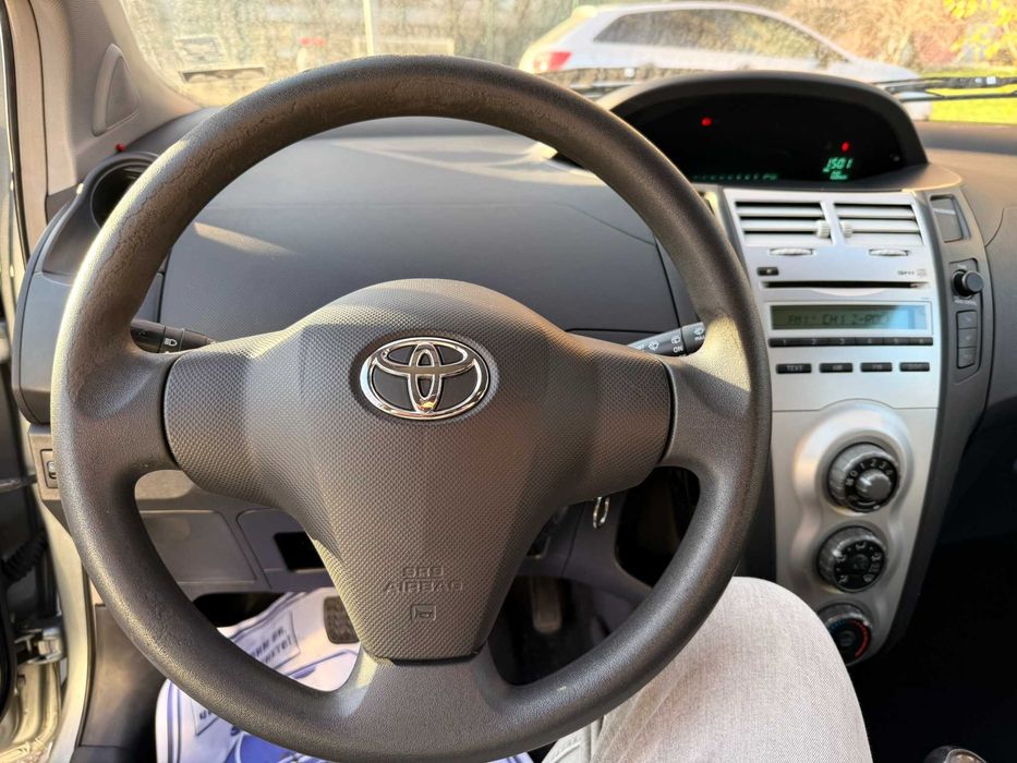 Продавам Тойота Ярис в отлично състояние