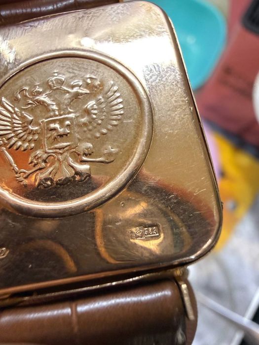 * MакТайм золотые часы с брилиантами 583 пробы со звездой смотрятся кр