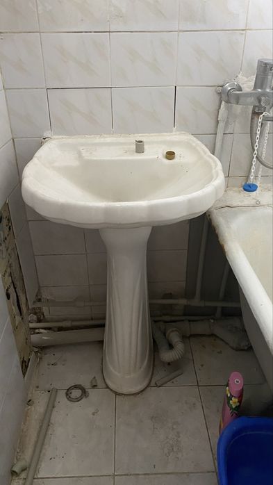 Отдаем двери и раковину бесплатно