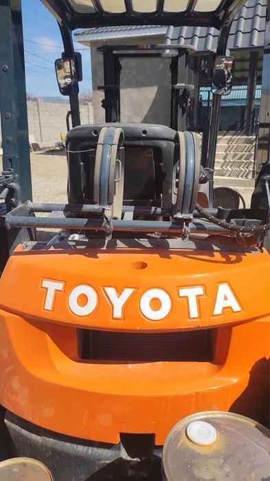 Вилочный погрузчик кара Тойота