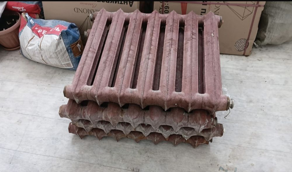 Срочно продам чугунные батареи