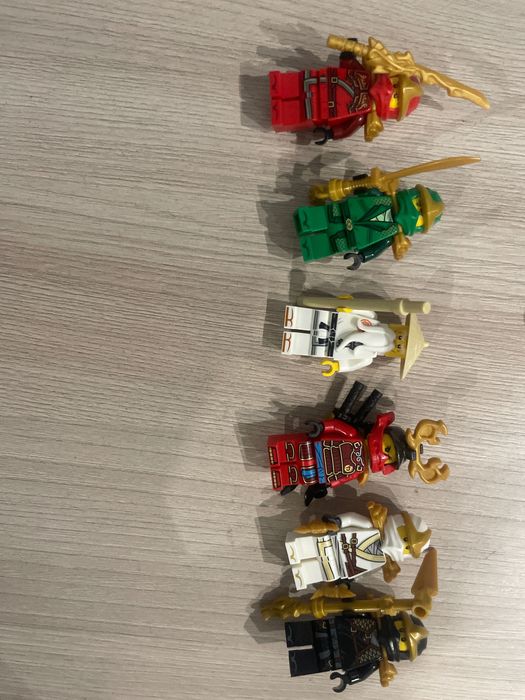 Продам оригинальные минифигурки Лего ниндзяго