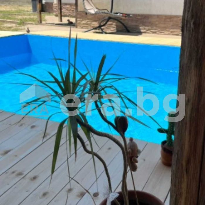 Едноетажна къща с басейн в кв."Рилци" гр. Добрич