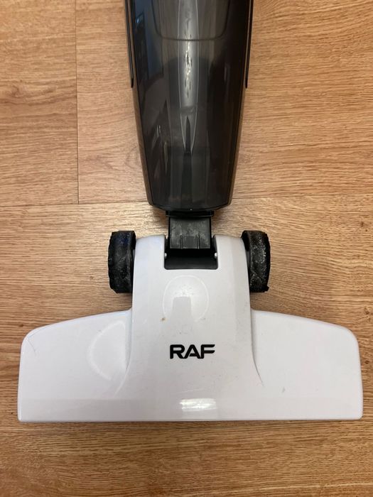 Пылесос вертикальныи.