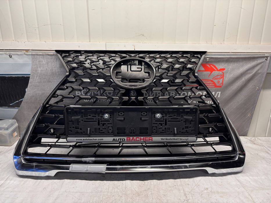 Решетка предна • Lexus UX