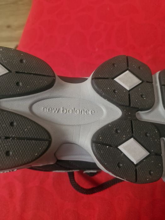 Продават се мъжки маратонки New Balance