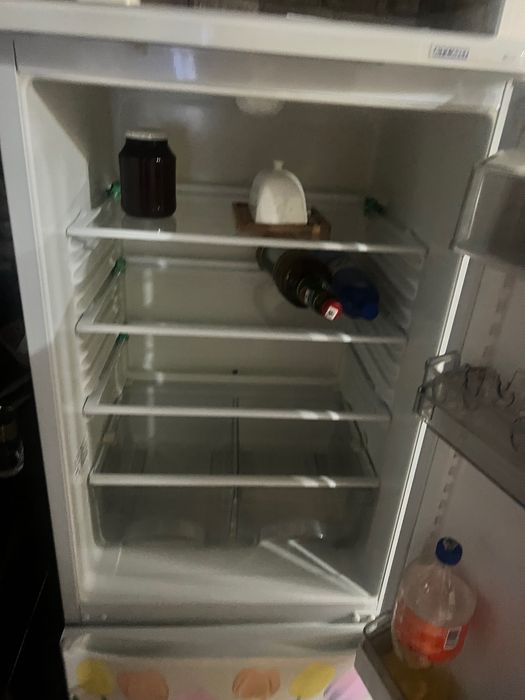 Продам холодильник Атлант! Не работает!